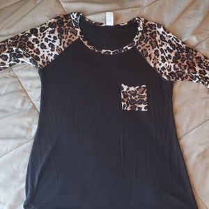 Leopard raglan pocket tee